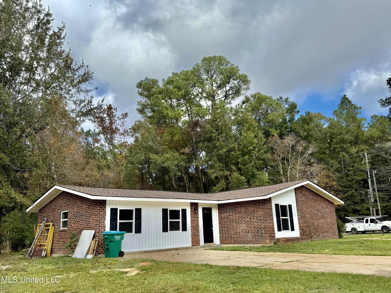 1400 Riverside Drive - Photo 1