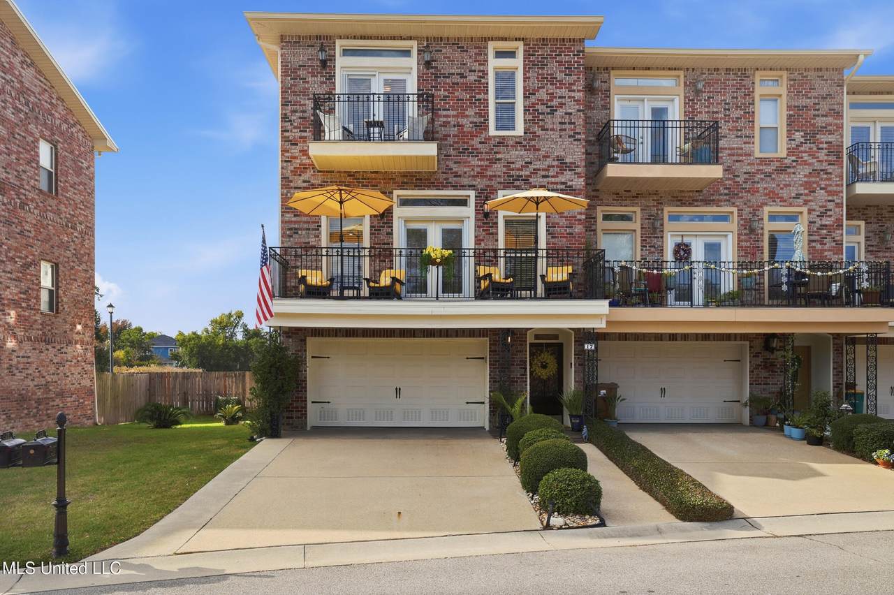 17 Oak Alley Lane - Photo 1