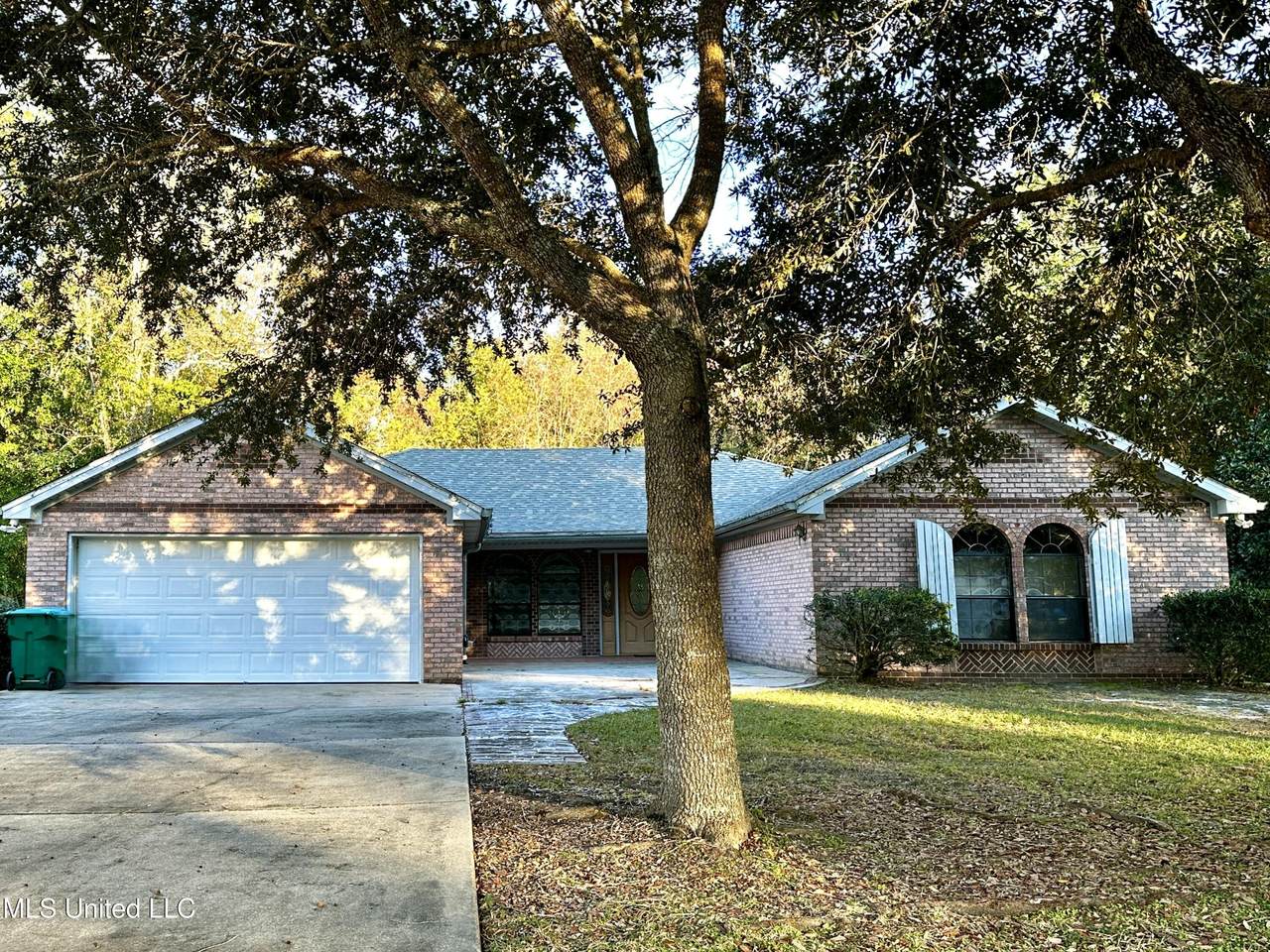 704 Hidden Oaks Drive - Photo 1