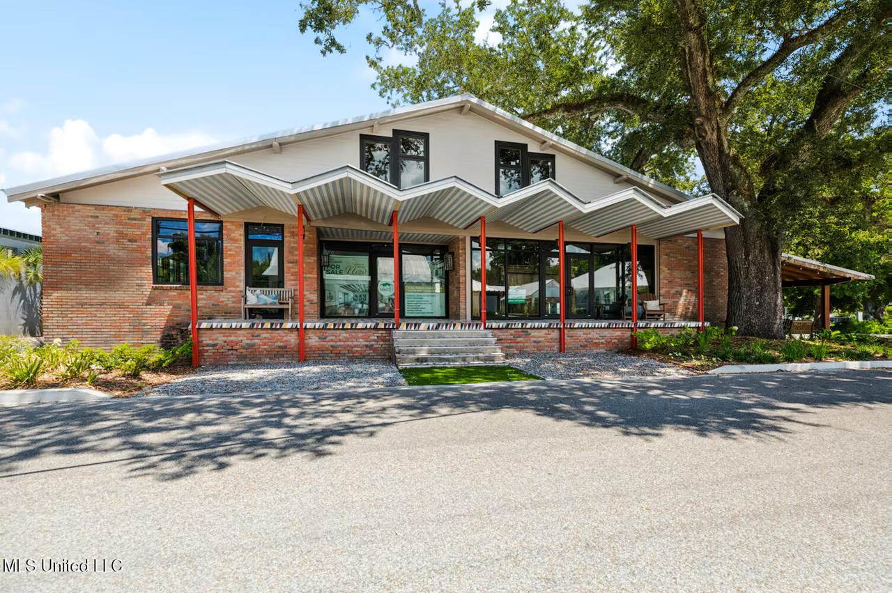 301 Toulme Street - Photo 1