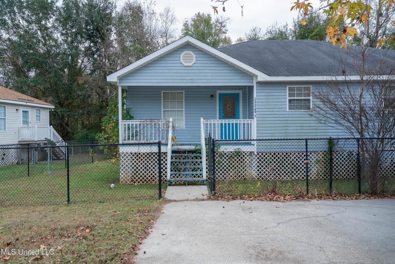 20029 Sunshine Drive - Photo 1