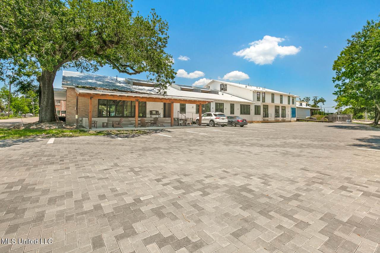 301 Toulme Street - Photo 1