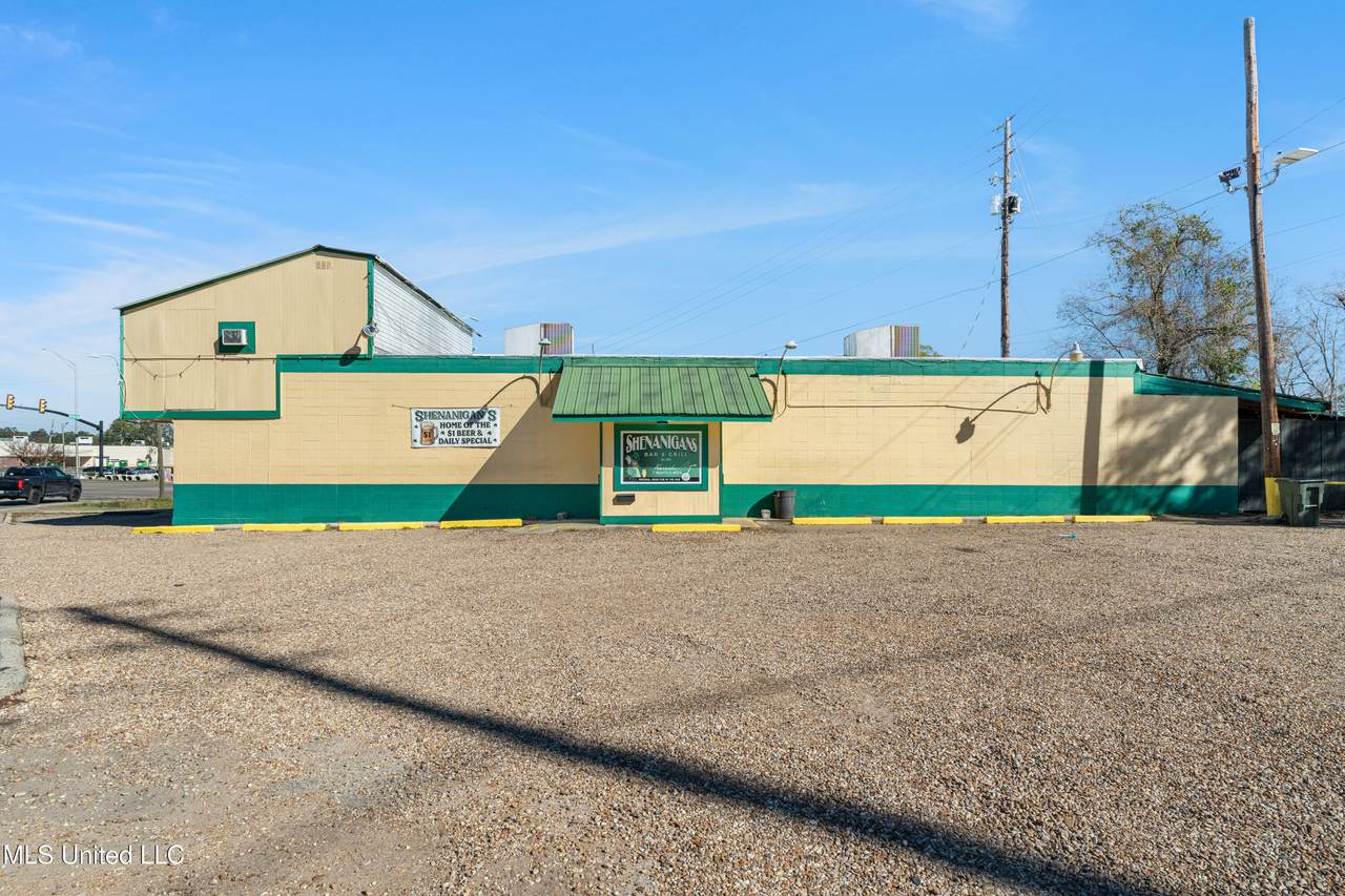 2100 Pine Street - Photo 1