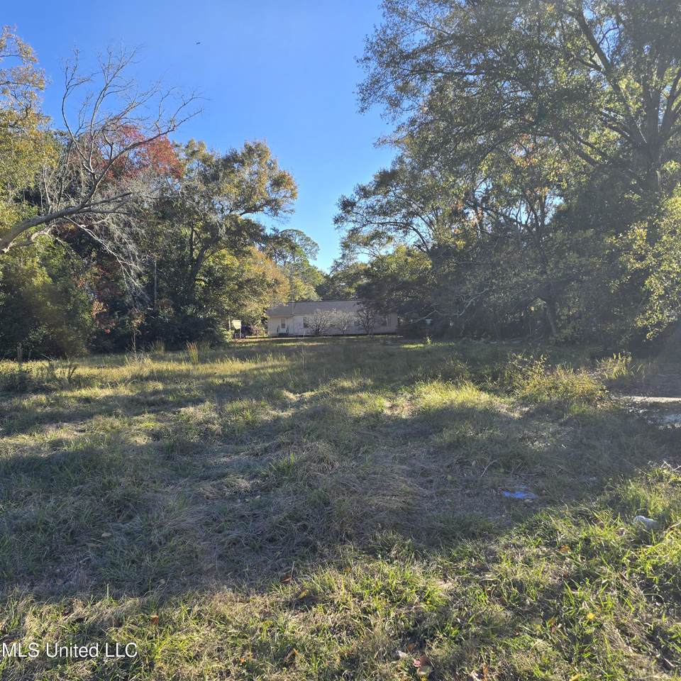 2206 8th Street - Photo 1
