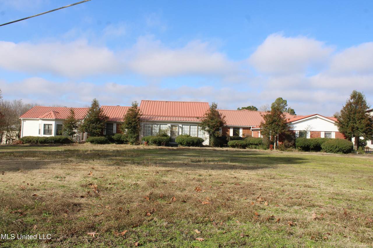 76 Peach Tree Road - Photo 1