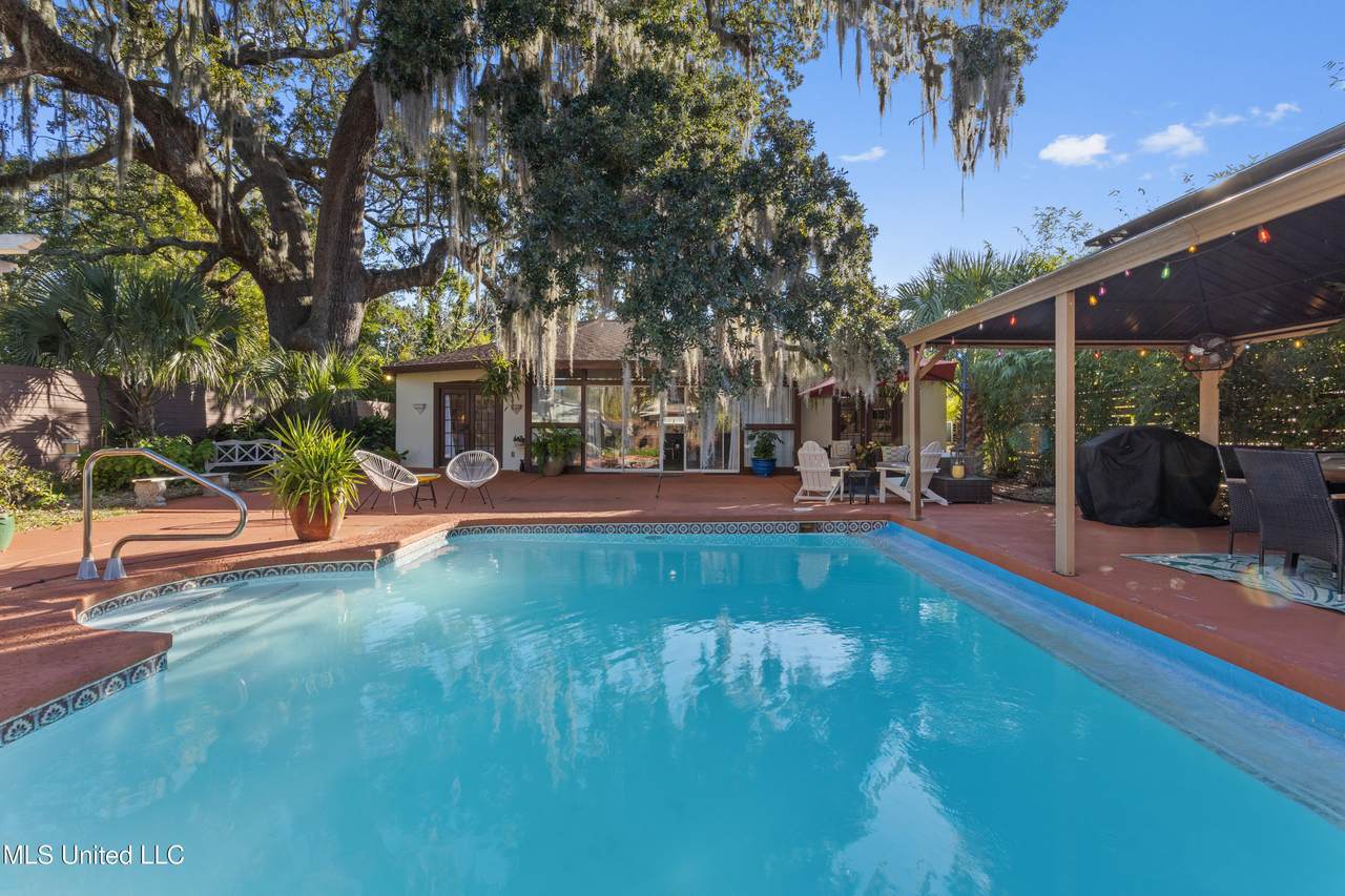 128 Lee Street - Photo 1