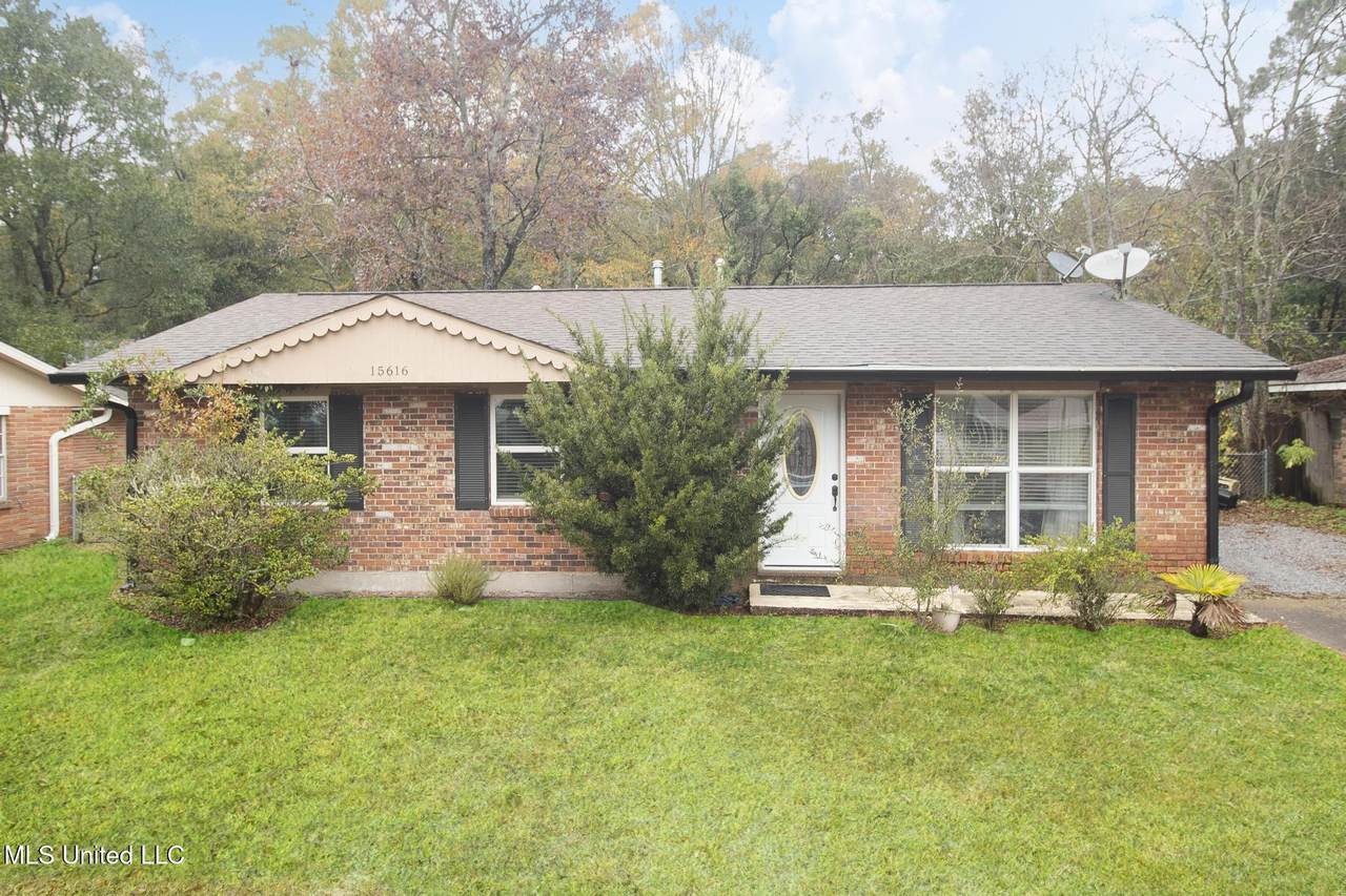 15616 Belmont Drive - Photo 1