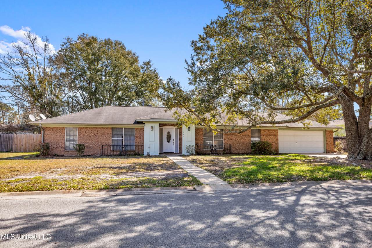 1204 Londonderry Lane - Photo 1