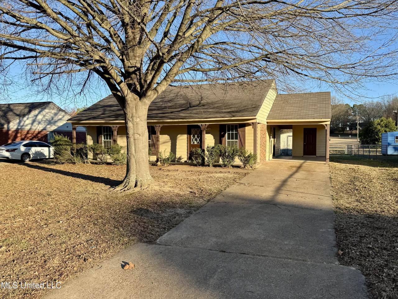 6050 Somerset Drive - Photo 1