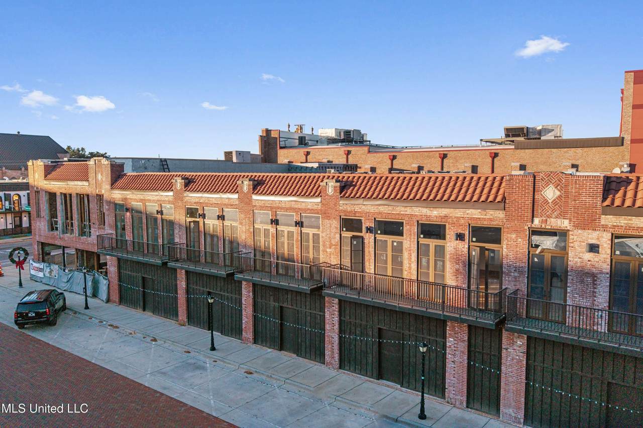 824 Howard Avenue - Photo 1