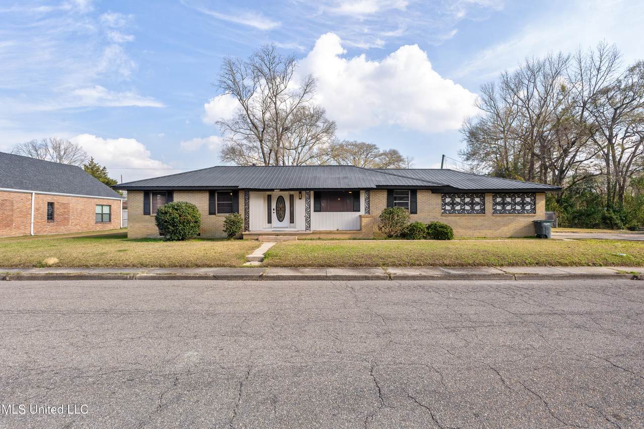 1116 West Avenue - Photo 1
