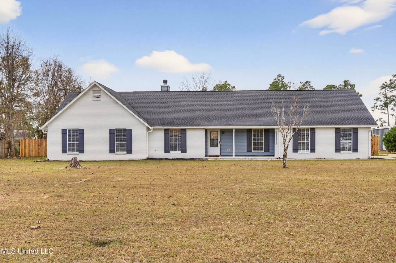 15517 Shriners Boulevard - Photo 1