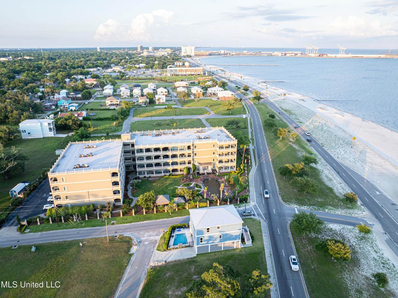 4640 W Beach Boulevard - Photo 1