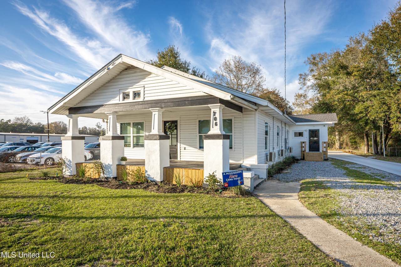 706 Pass Road - Photo 1