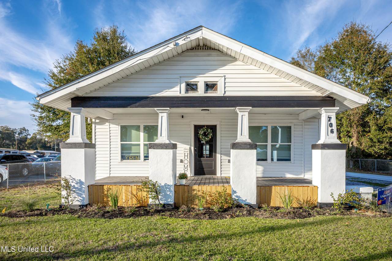 706 Pass Road - Photo 1