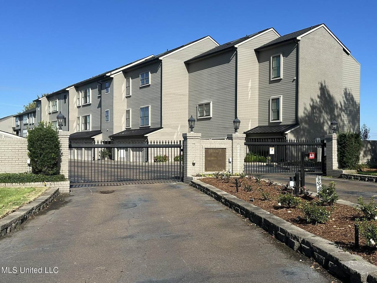 65 Breakers Lane - Photo 1