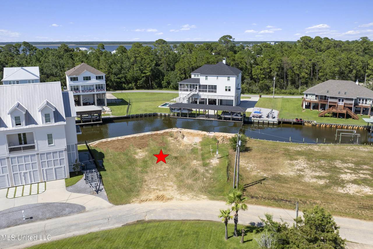 104 Cedarwood Point - Photo 1
