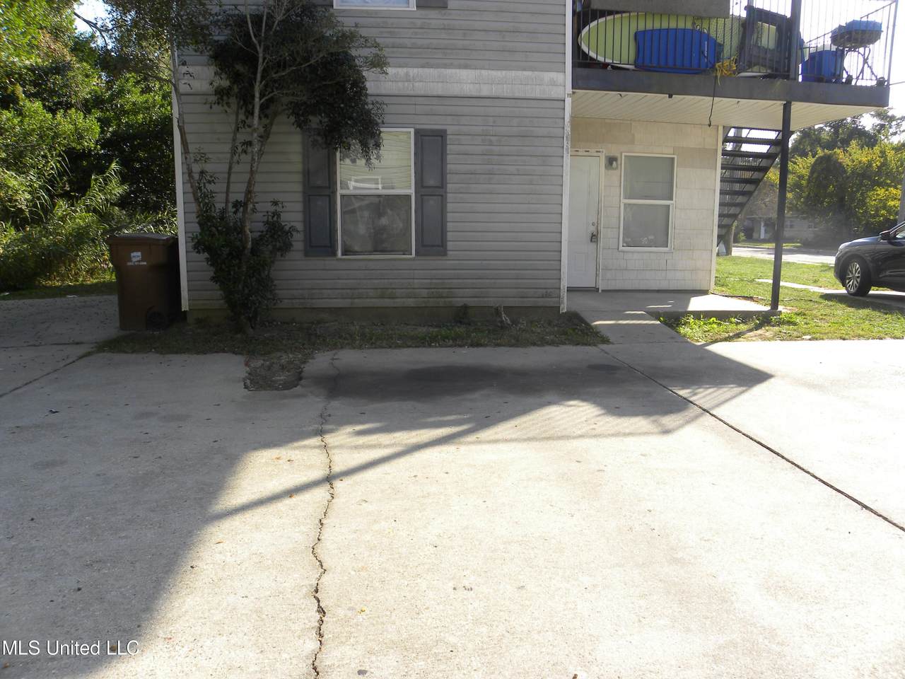 270 Rodenberg Avenue - Photo 1