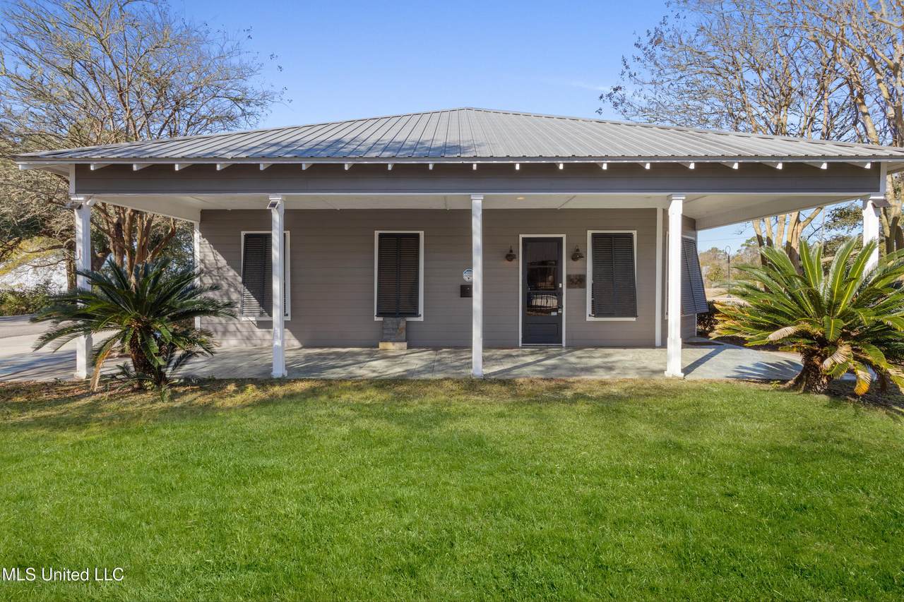 529 Ulman Avenue - Photo 1