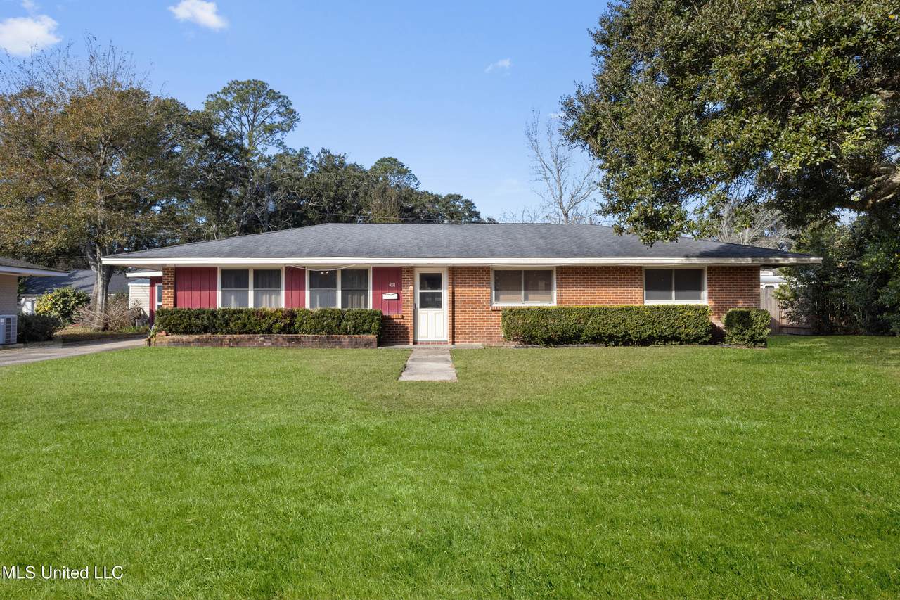 4111 Washington Avenue - Photo 1