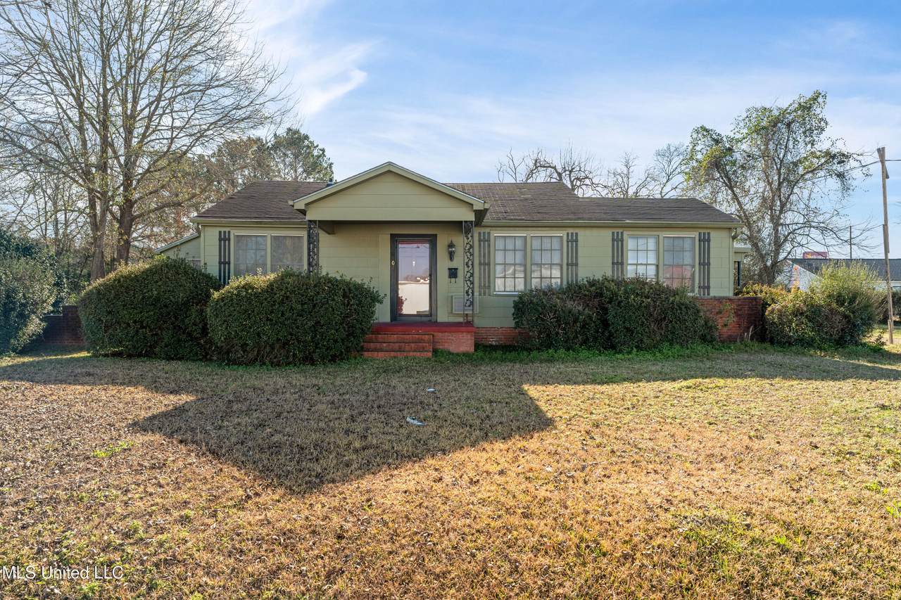 902 Court Street - Photo 1