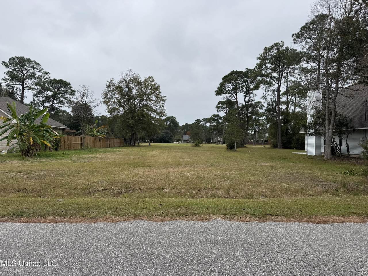 123 Country Club Drive - Photo 1