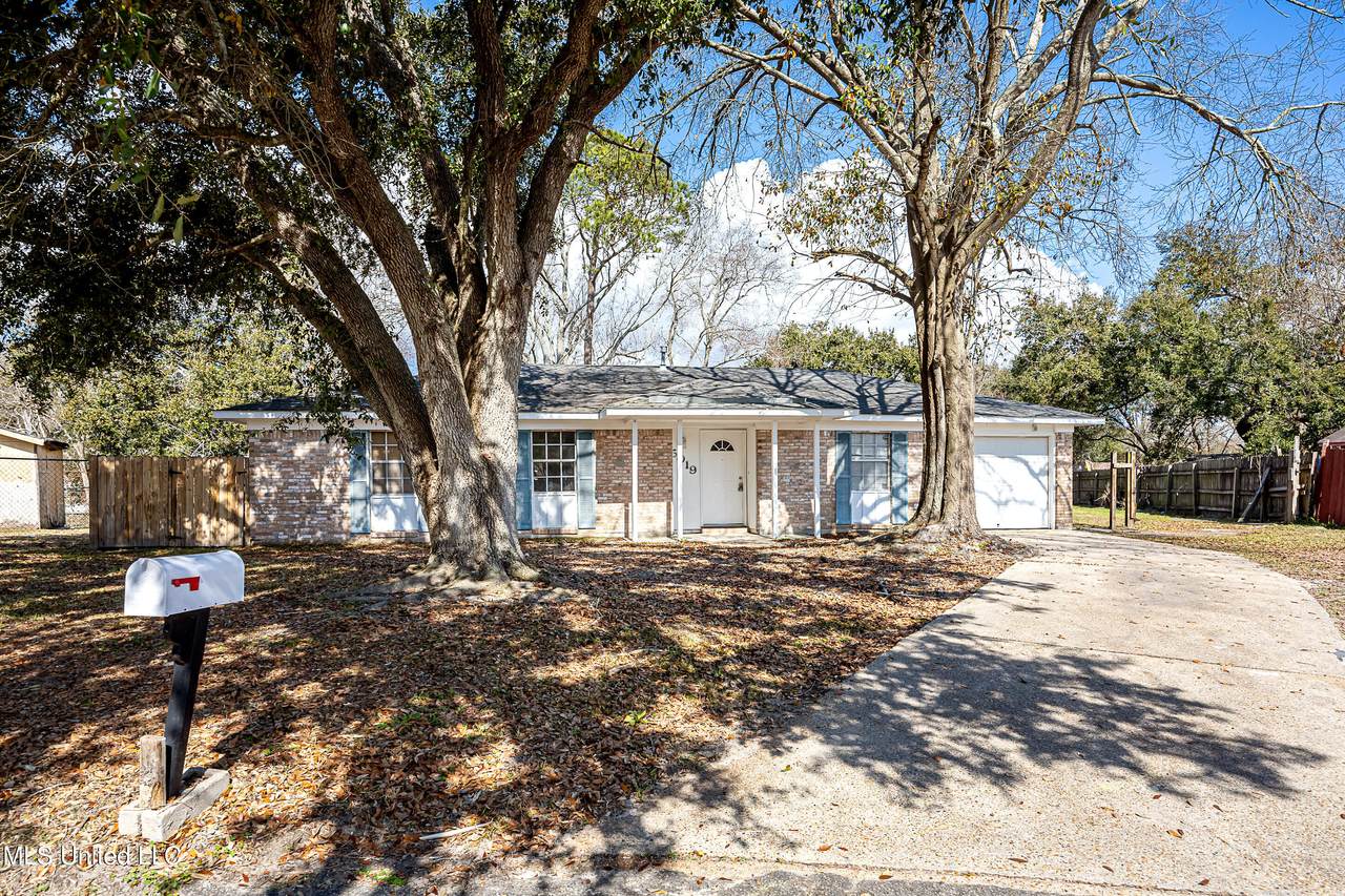 5019 Cambridge Drive - Photo 1