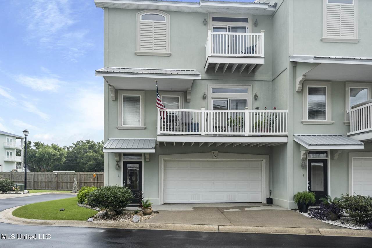 728 Beach Boulevard - Photo 1