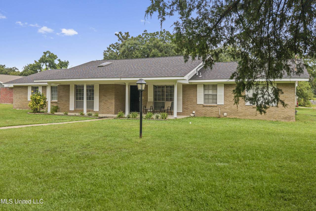 10 Wenmar Avenue - Photo 1