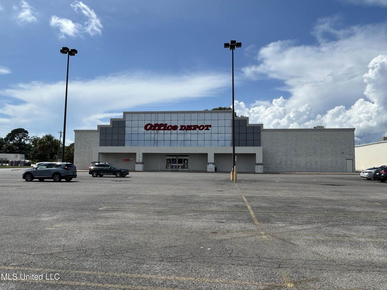 3437 Denny Avenue - Photo 1