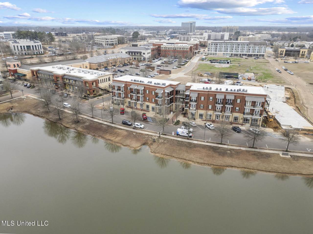 301 Northlake Avenue - Photo 1