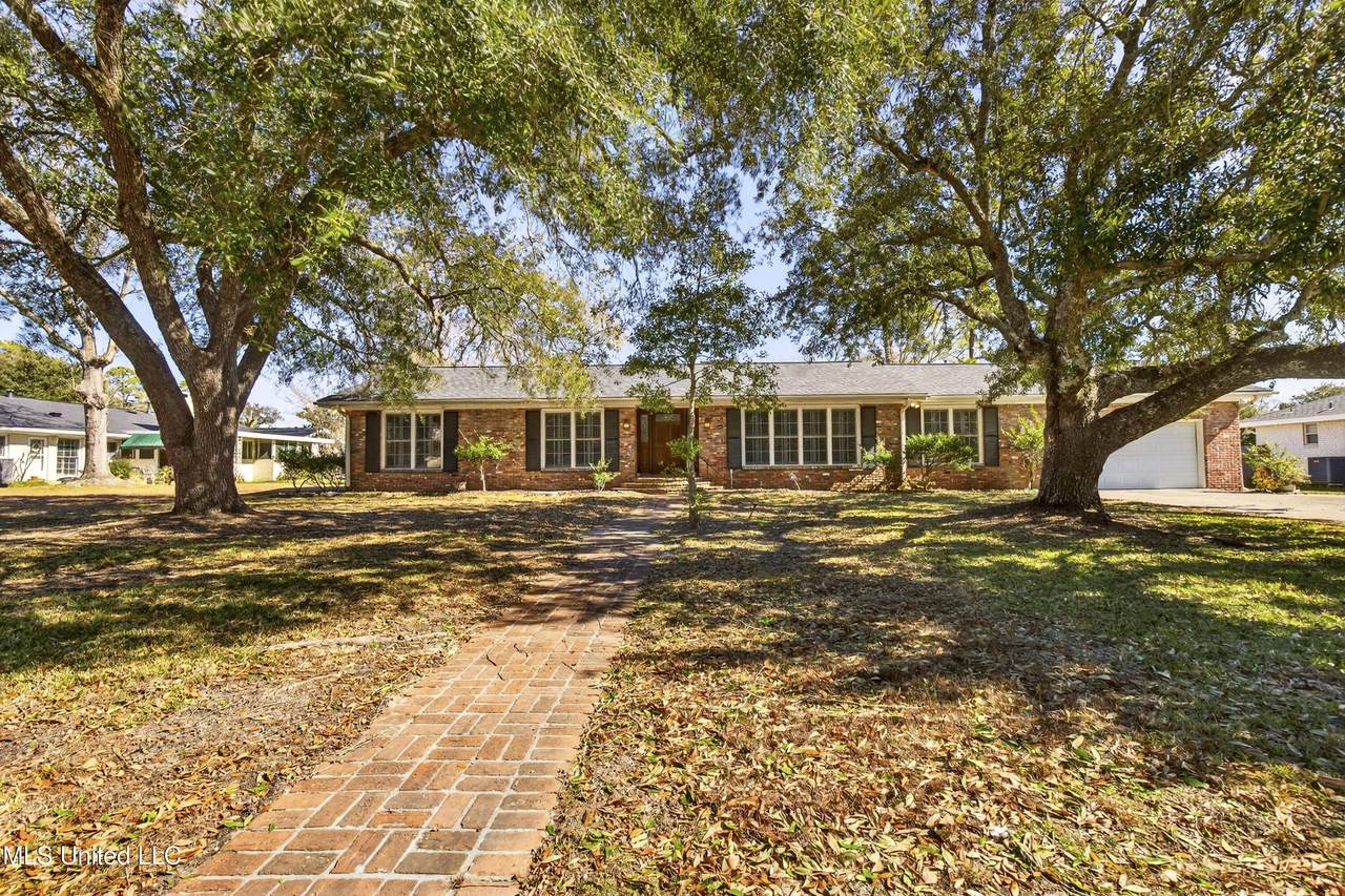 25 Bayou View Drive - Photo 1