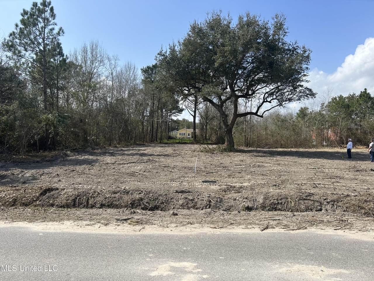 725 Sears Avenue - Photo 1