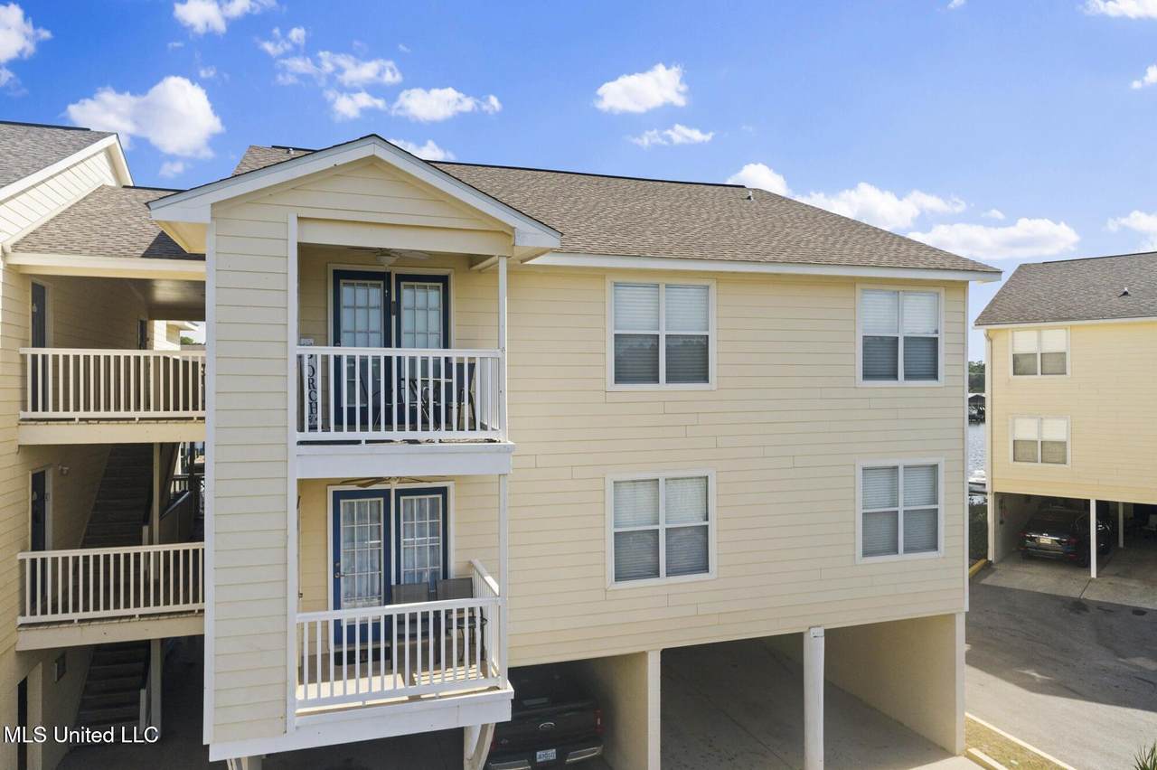 2421 Beachview Drive - Photo 1