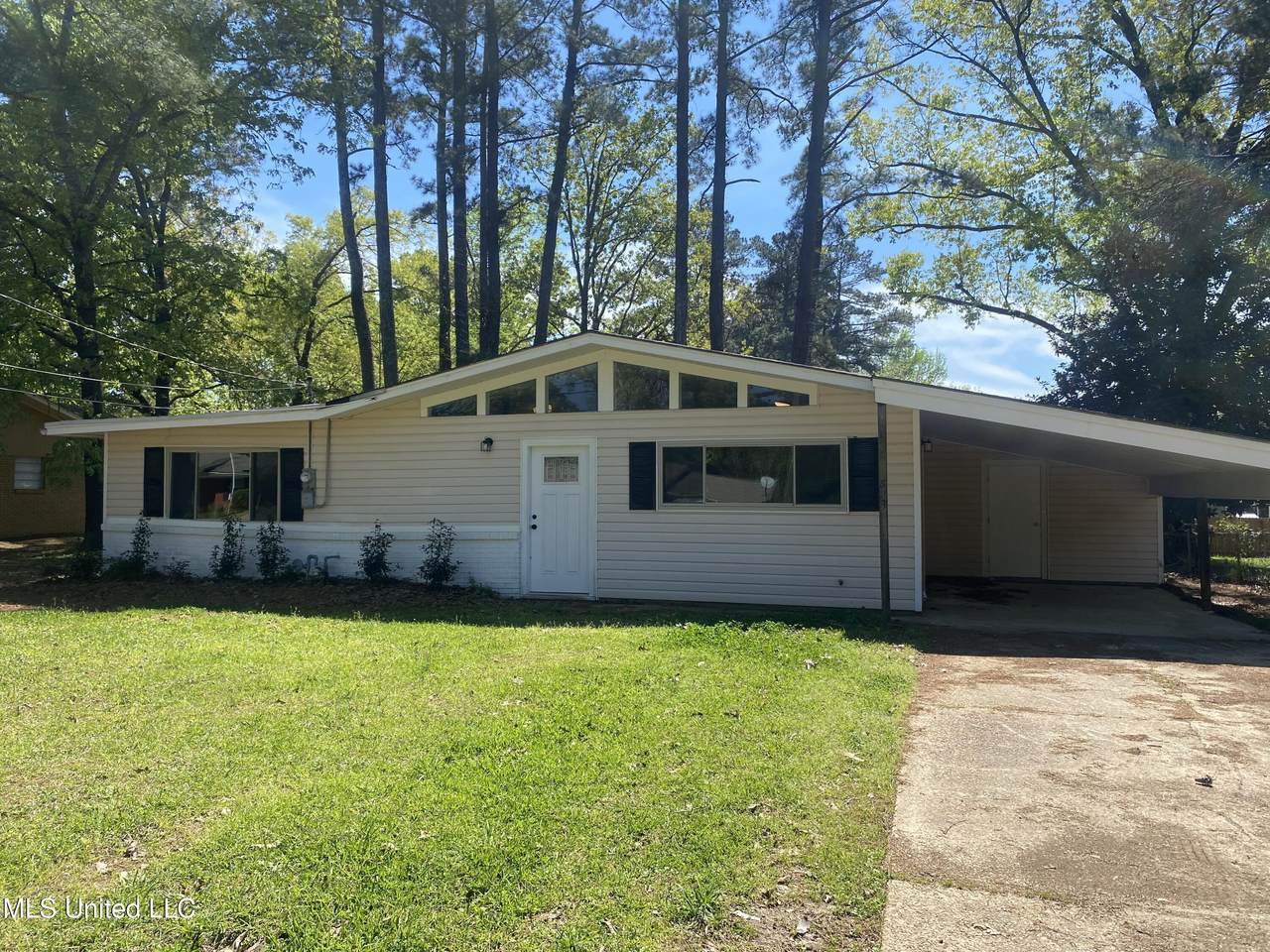 523 Sardis Street - Photo 1