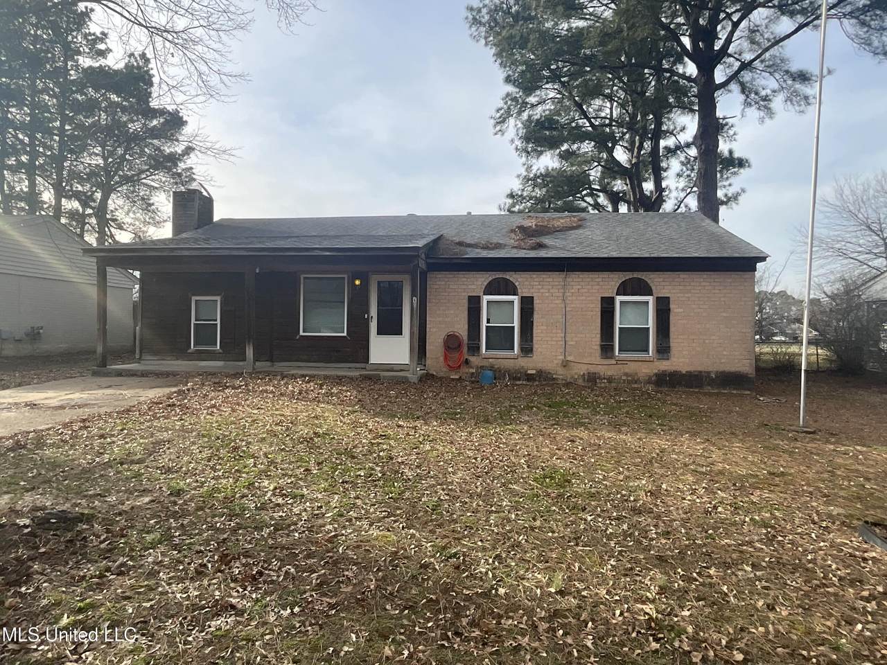 2880 Briarwood Drive - Photo 1