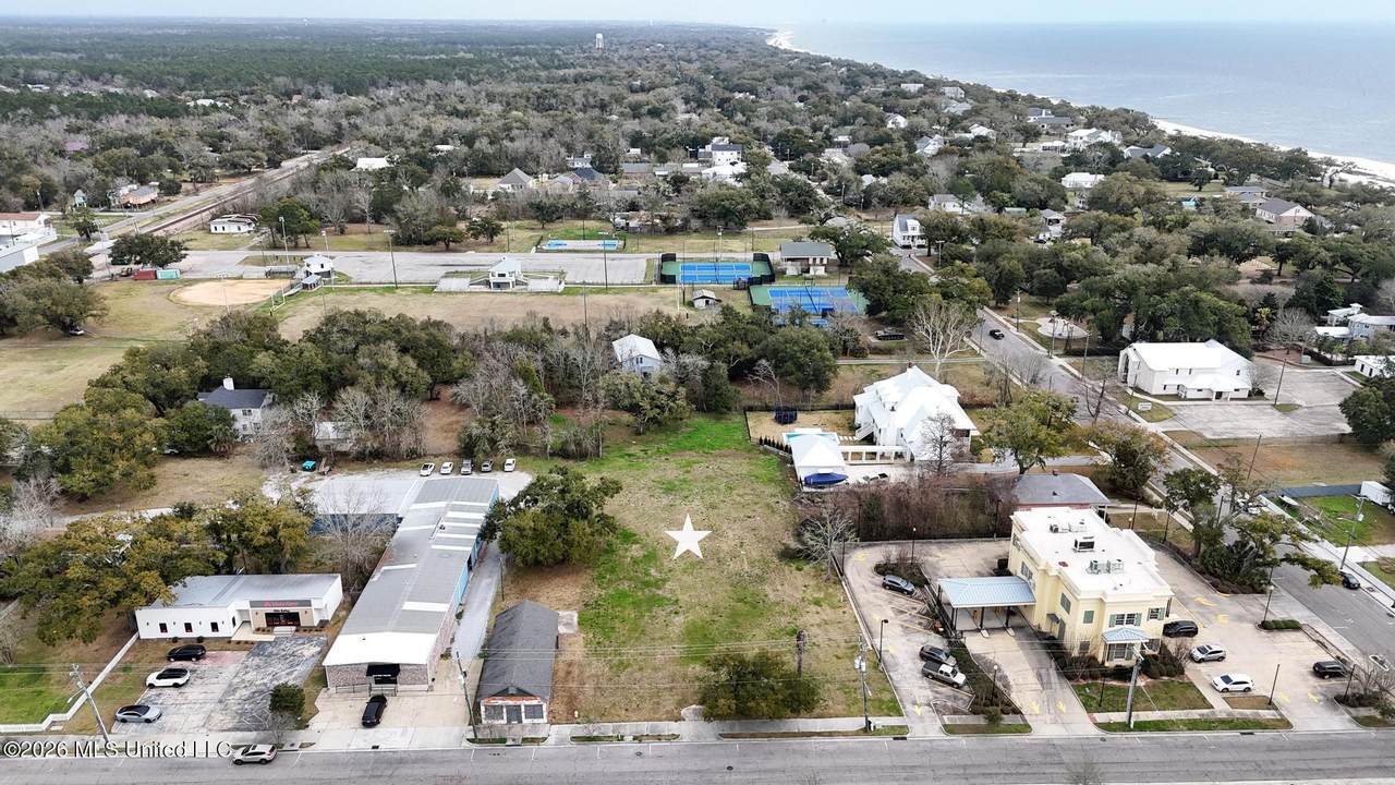 224 Davis Avenue - Photo 1