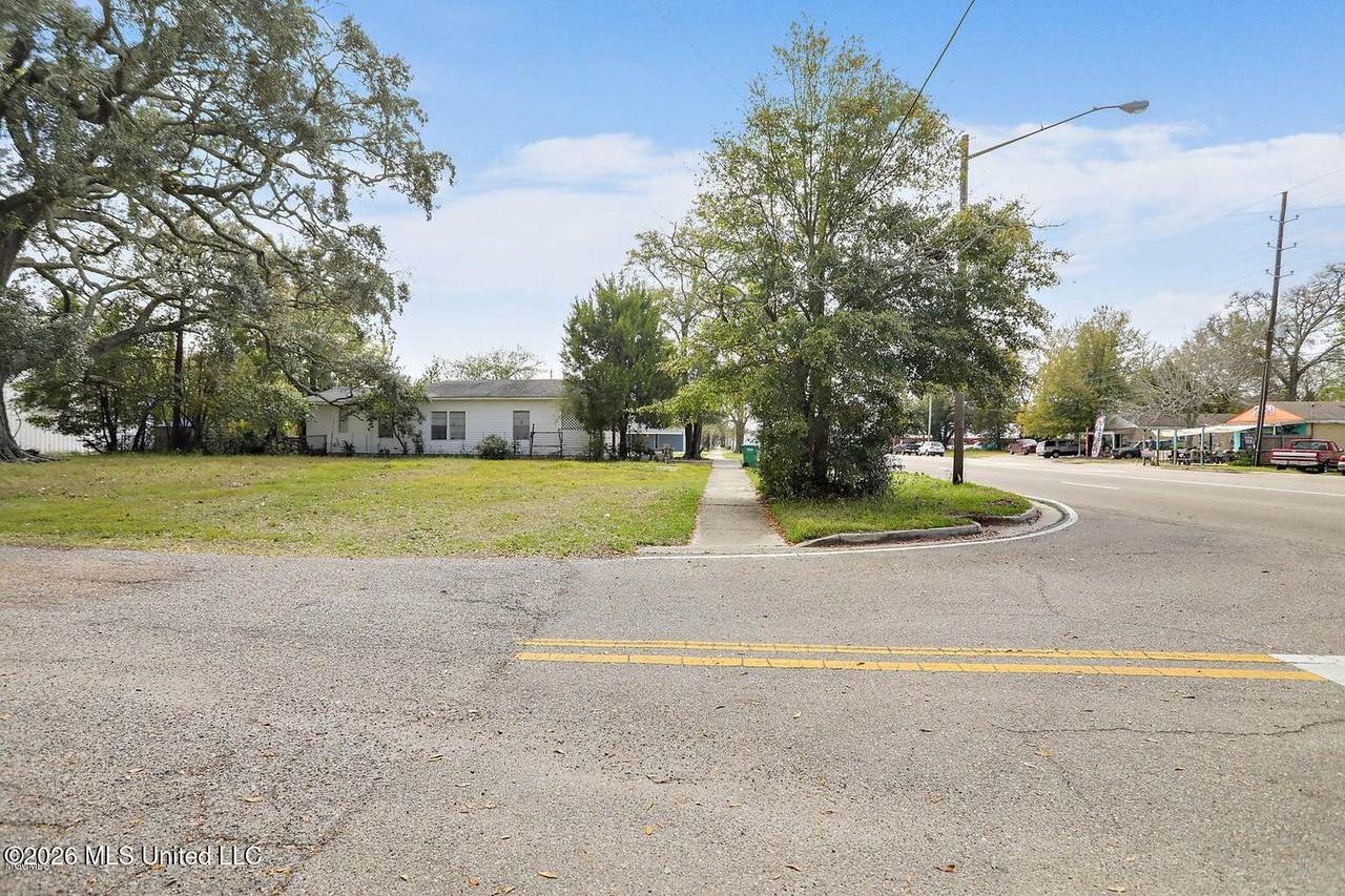 1722 30th Avenue - Photo 1