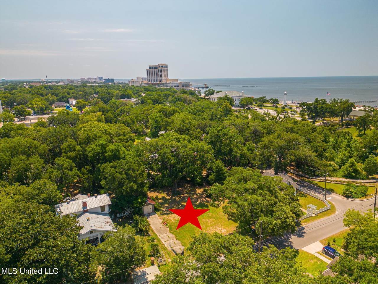 146 Gill Avenue - Photo 1