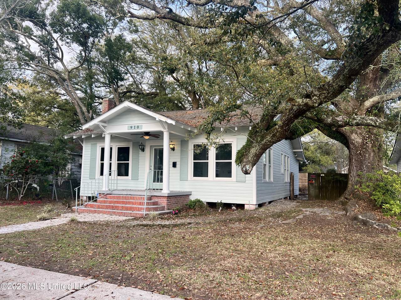 910 40th Avenue - Photo 1