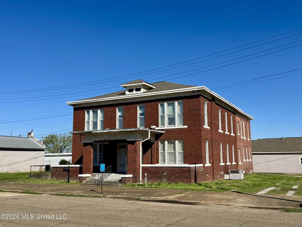 https://bt-photos.global.ssl.fastly.net/united/1280_boomver_1_4142618-2.jpg