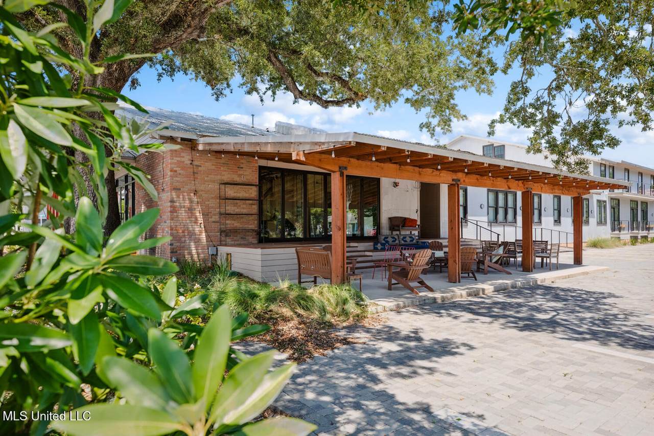 301 Toulme Street - Photo 1
