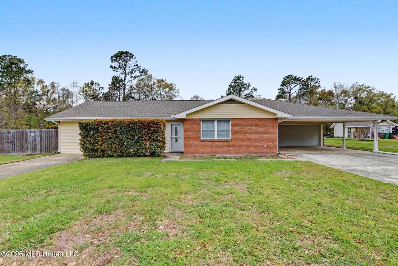 123 Espana Park Drive - Photo 1