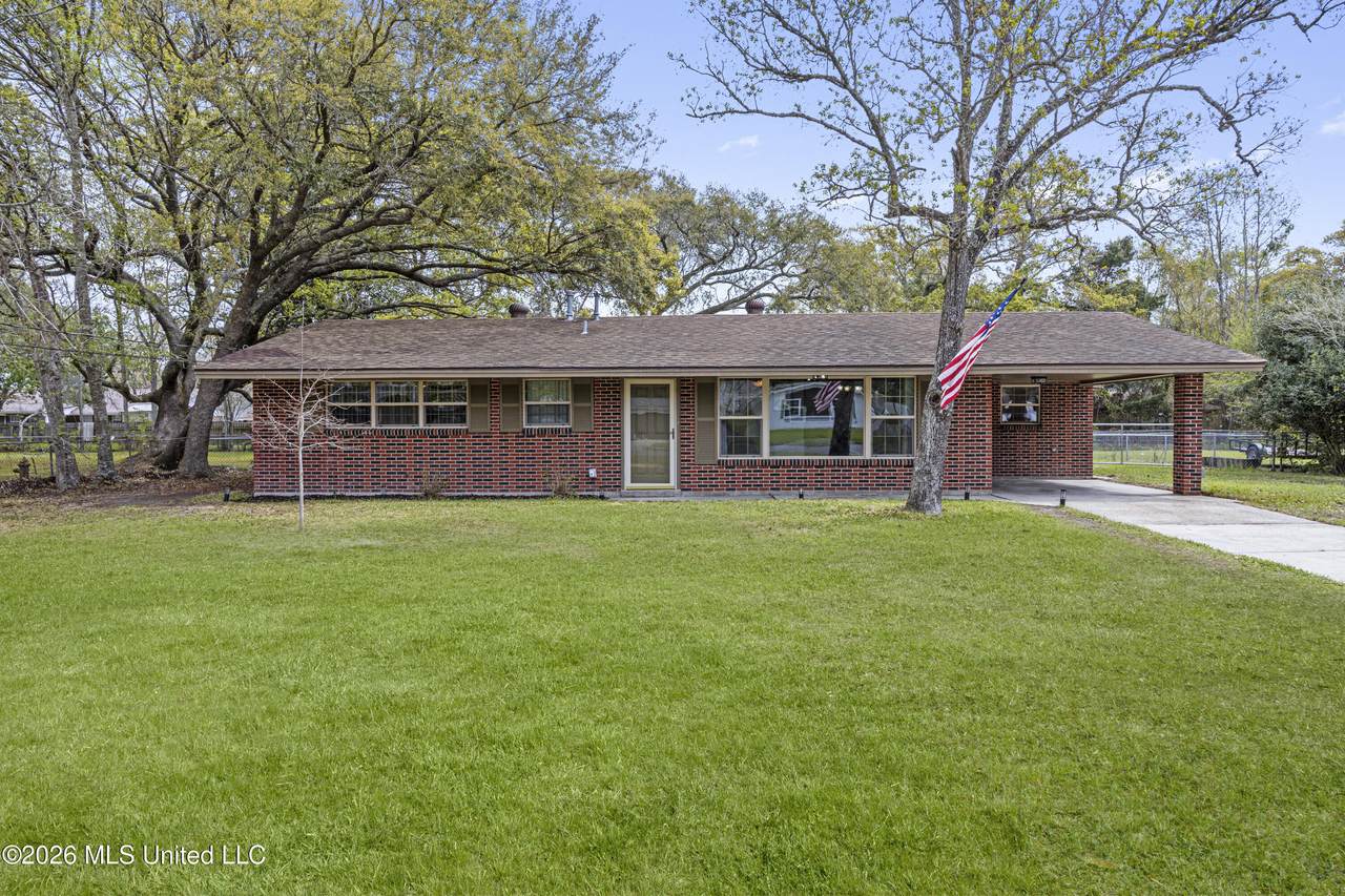 106 Clower Avenue - Photo 1
