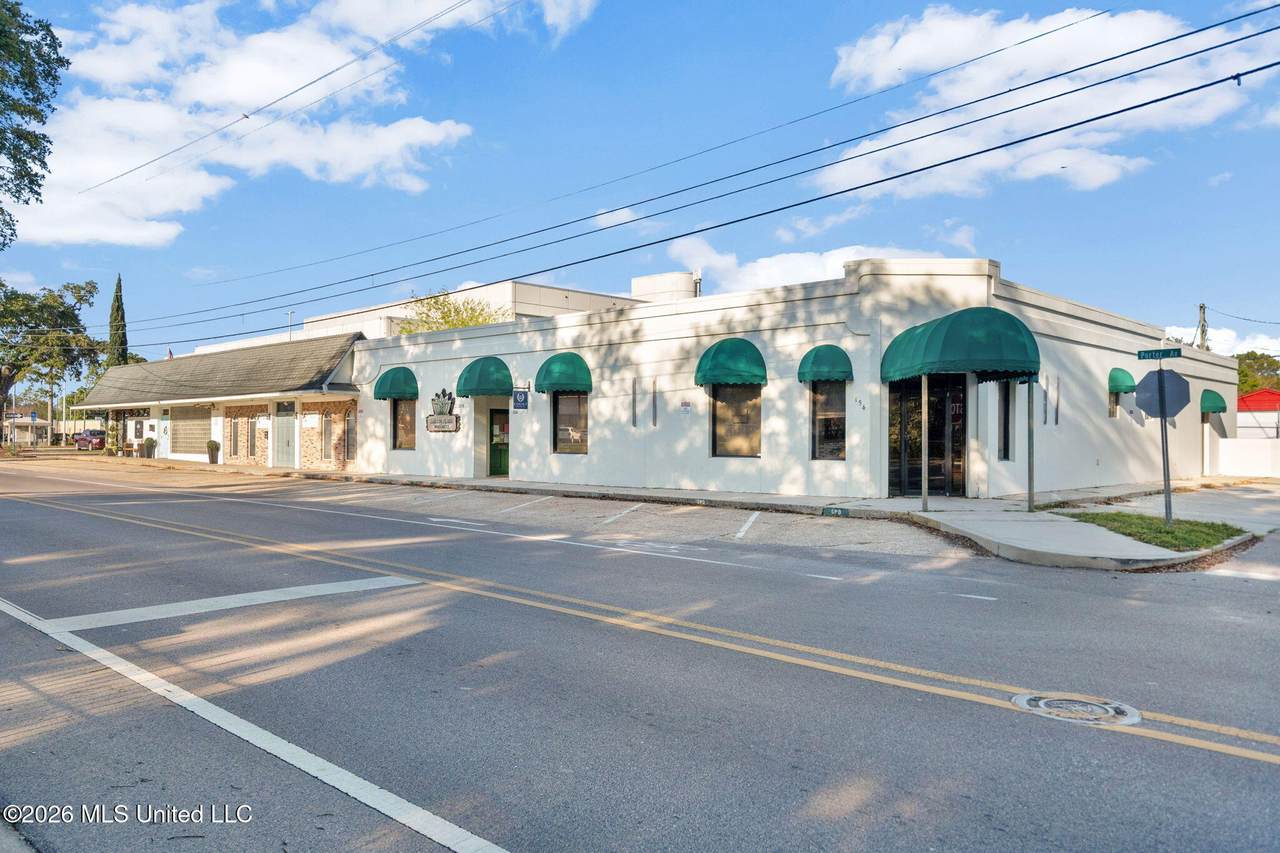 156 Porter Avenue - Photo 1