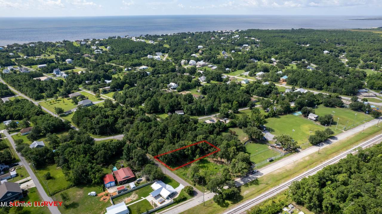447 Sandy Street - Photo 1