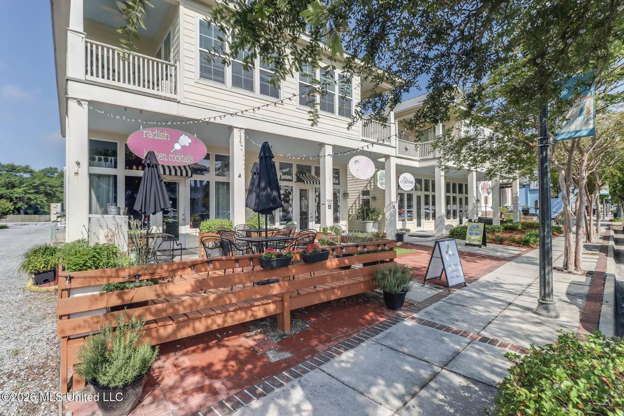 200 Jeff Davis Avenue - Photo 1