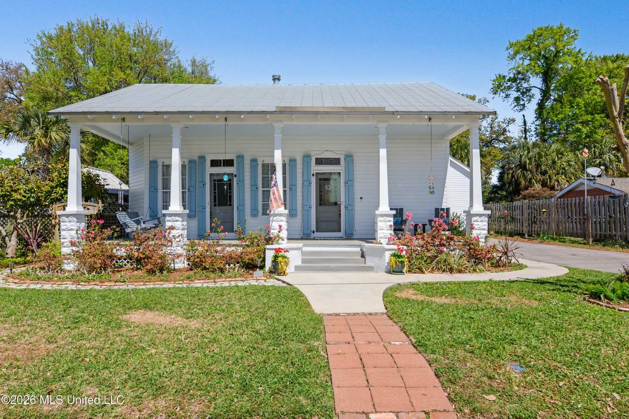 405 Carroll Avenue - Photo 1