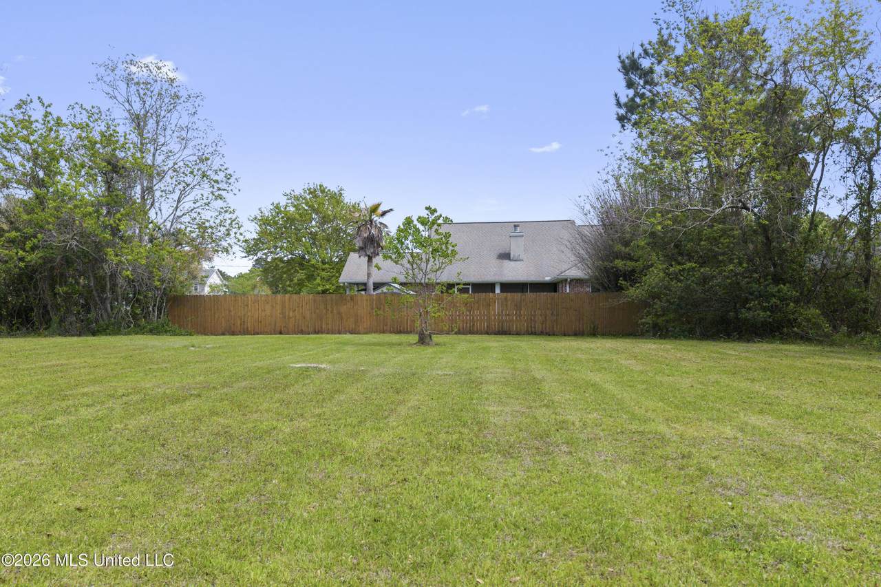 606 Sears Avenue - Photo 1