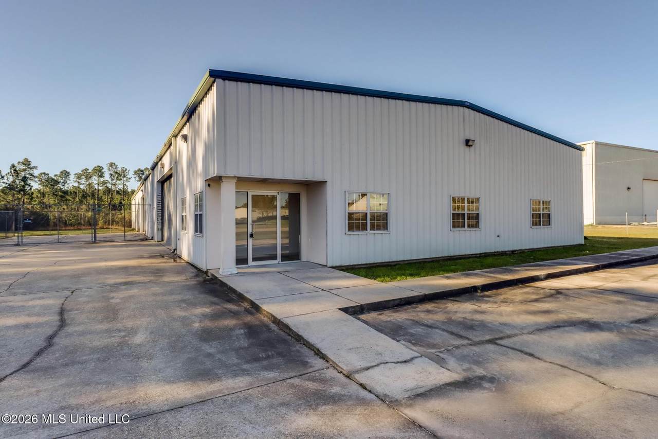 21051 Coastal Parkway - Photo 1